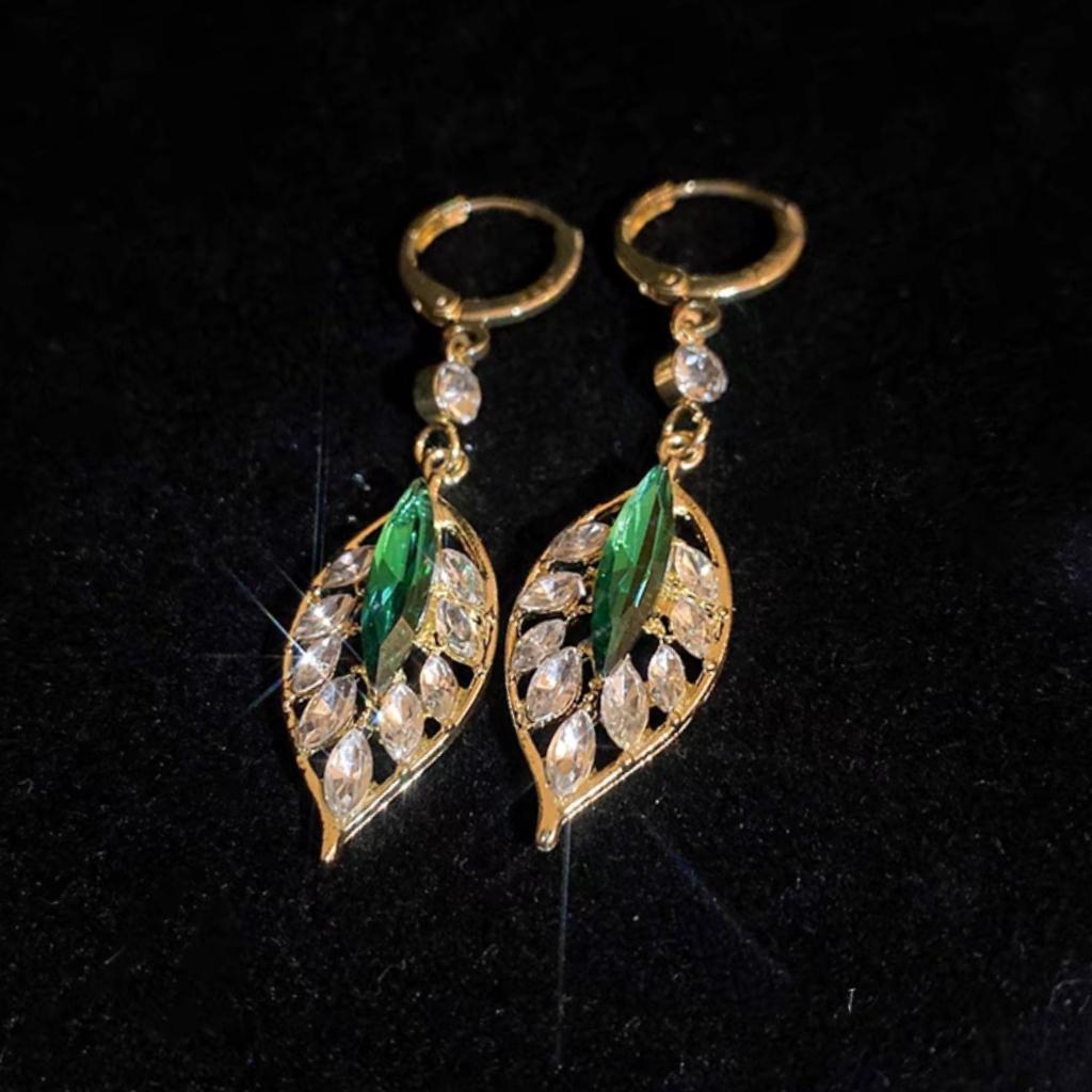 Серьги из зеленого листа с сияющим цирконом 2024 года: Роскошные и модные женские серьги-пряжки