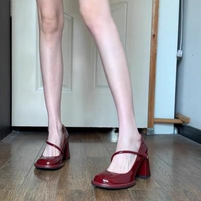 Винтажные туфли Мэри Джейн женские 2025 весна новые бордовая лакированная кожа круглый носок высокий каблук толстый каблук открытый вырез милые одинарные туфли