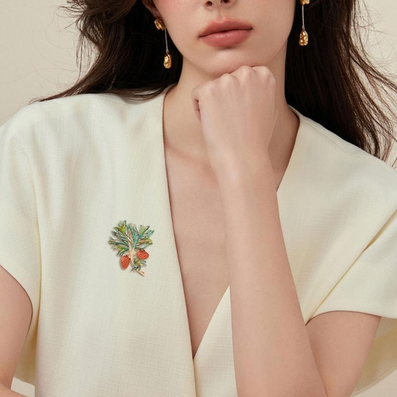 Vintage Style Enamel Autumn Leaf Brooch Handcrafted with User Friendly Materials for Fashionable Women and Nature Lovers