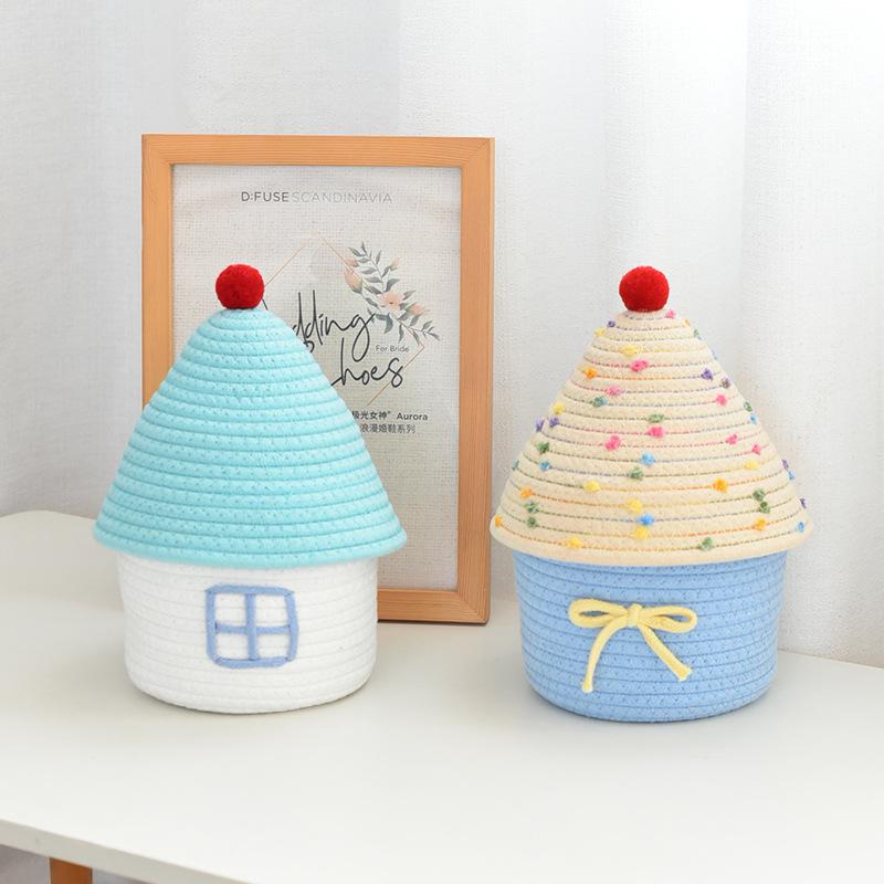Корзина для хранения из плетеной хлопковой веревки в форме домика с крышкой, большая вместимость, милая корзина для хранения в спальне, пыленепроницаемая корзина для хранения косметики