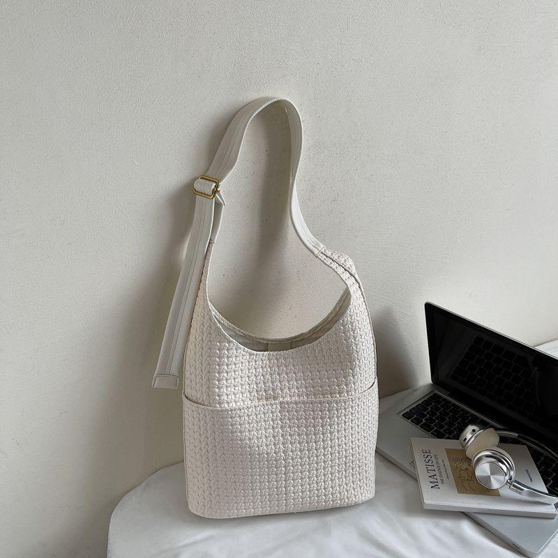Trendy Woven Bucket Bag: 2025 Early Autumn, Large Capacity, Retro Minimalist Shoulder and Commuter Tote