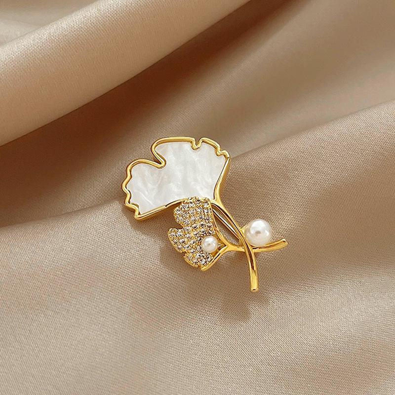 Pearl Ginkgo Leaf Brooch High-end Women's Exquisite and High-end Design Sense Suit Sweater Brooch