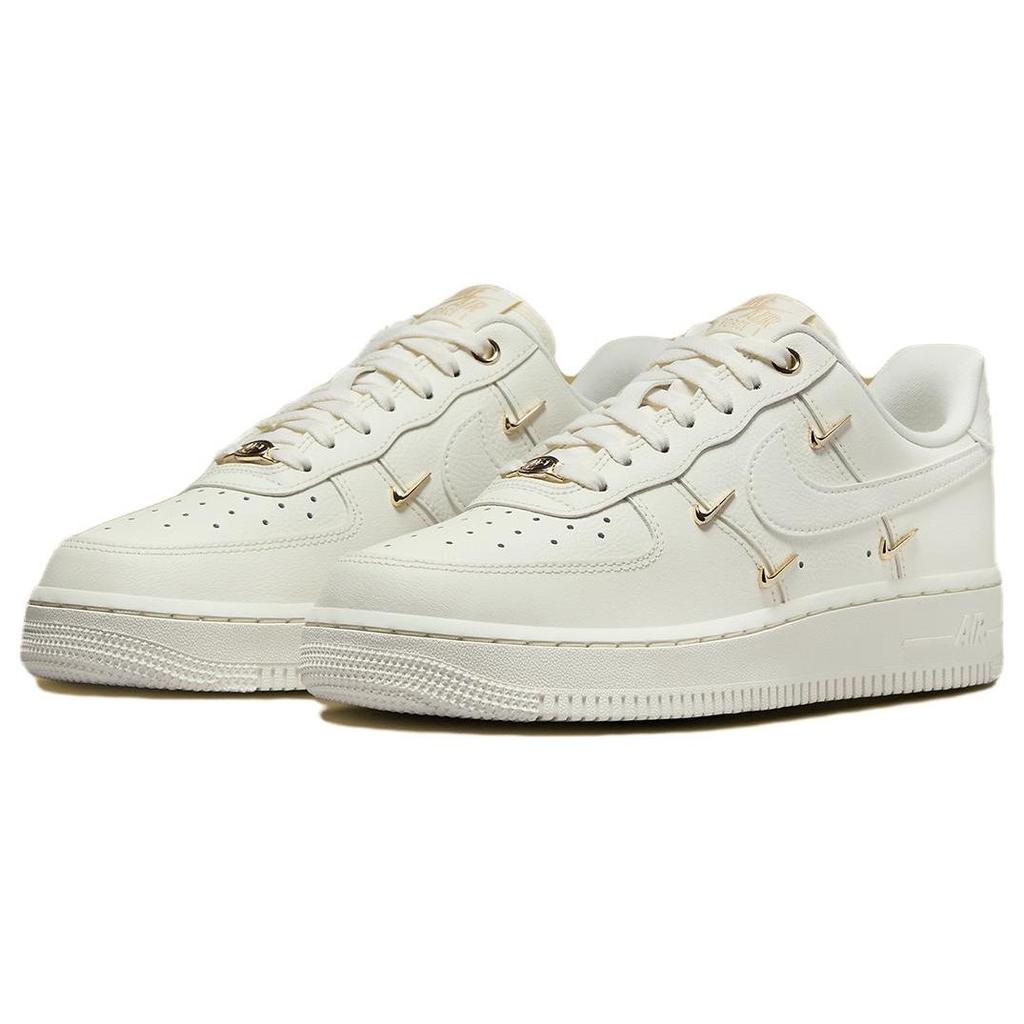 Nike Air Force 1 07 LX Mini Swoosh — женские кроссовки цвета металлик, золото, белый парус FV3654-111