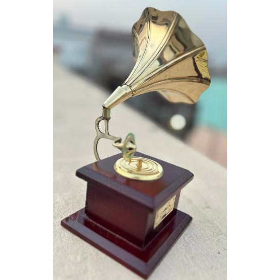 Timeless Elegance: Handmade Vintage Dummy Gramophone for Home Décor & Memorial Gifting