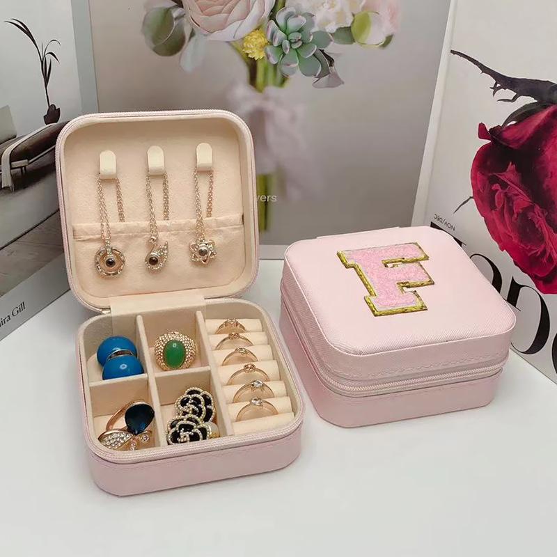 1 шт., шкатулка для драгоценностей с буквами AZ, портативный мини-футляр для ювелирных изделий с алфавитом, розовый органайзер из искусственной кожи с изысканными буквами для женщин и девочек