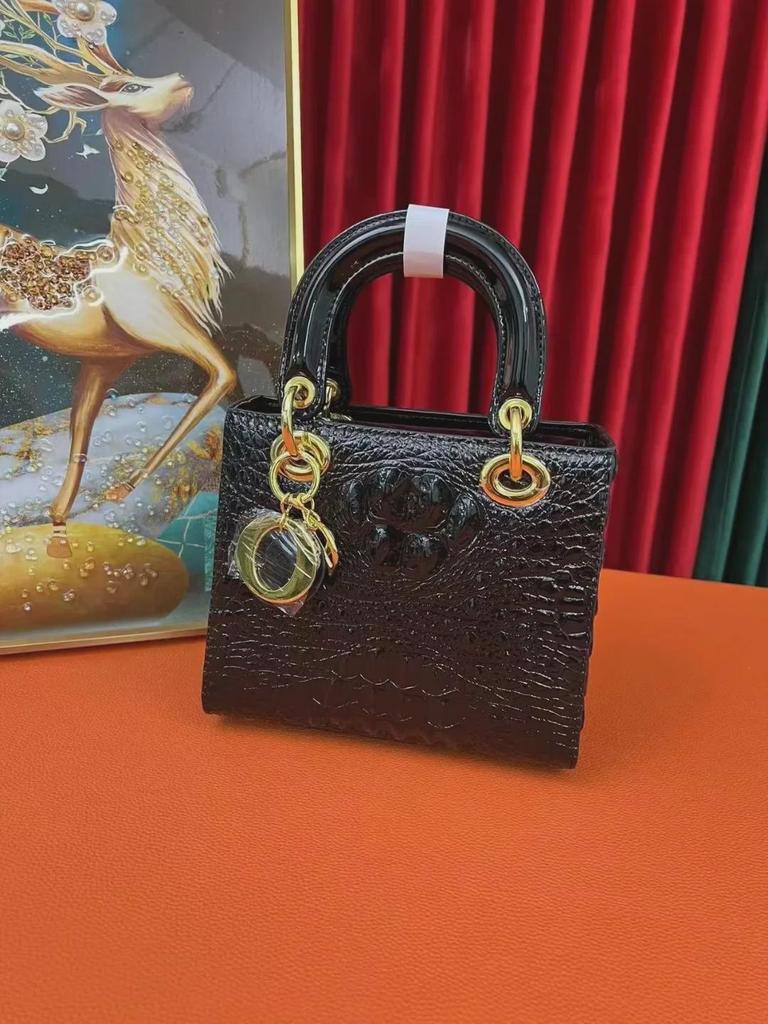 Сумка через плечо из натуральной кожи с крокодиловым узором красного цвета - сумка для подружки невесты в стиле принцессы Дианы