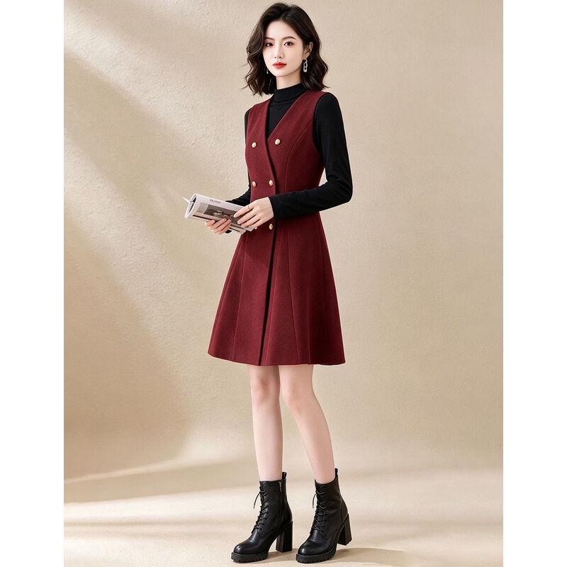 EST+II Elegant Two-Piece Mock-Neck Top and V-Neck Dress Set