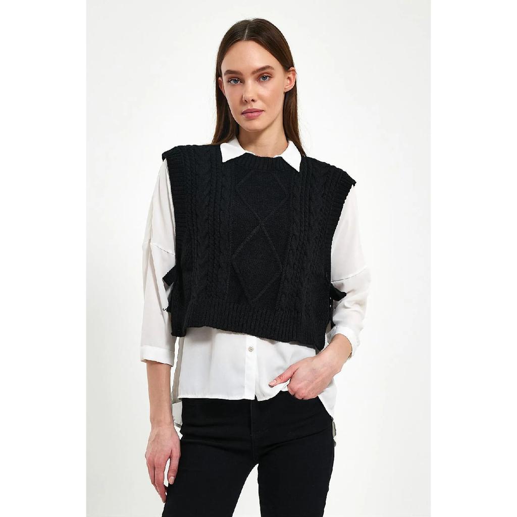 Женский трикотажный свитер с регулируемым узором и завязками по бокам