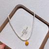 Autumn and winter French-style vintage natural pearl clavicle necklace Amber round pendant, a niche and high-end necklace
