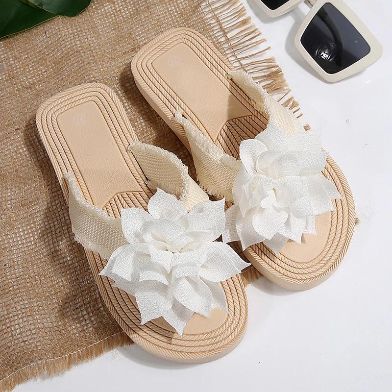 Flower Decor Beach Flip Flops for Women Summer 2025 Lightweight Anti Slip Outdoor Slippers Woman Fashion Clip Toe Flat Sandals
