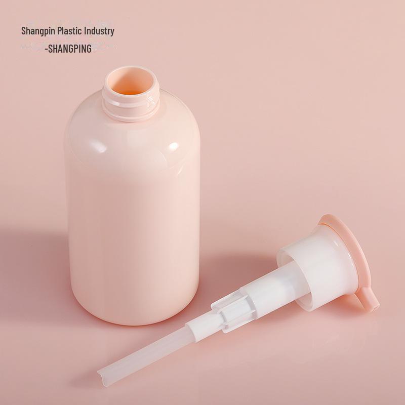 Пластиковый флакон с дозатором объемом 300 мл для мыла, геля для душа, шампуня, кондиционера и средств по уходу за кожей.