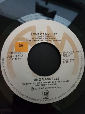 7-дюймовая пластинка GINO VANNELLI - Love Of My Life AM1861S A&M Records 1976 Канада Рок Б/у