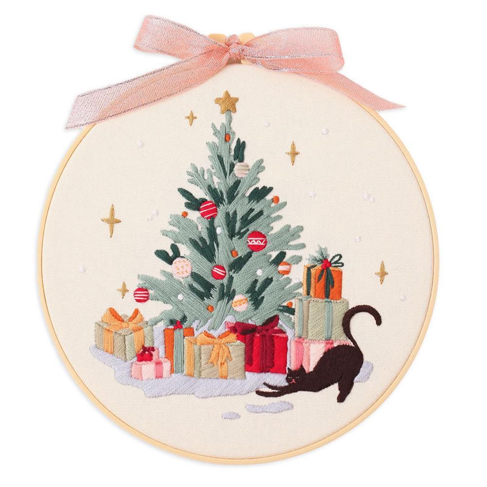 Embroidery Kit, Cross Stitch Kits For Beginners, DIY Needlepoint Kits With Stamped Christmas Pattern Fabric Hoop Needle Threads