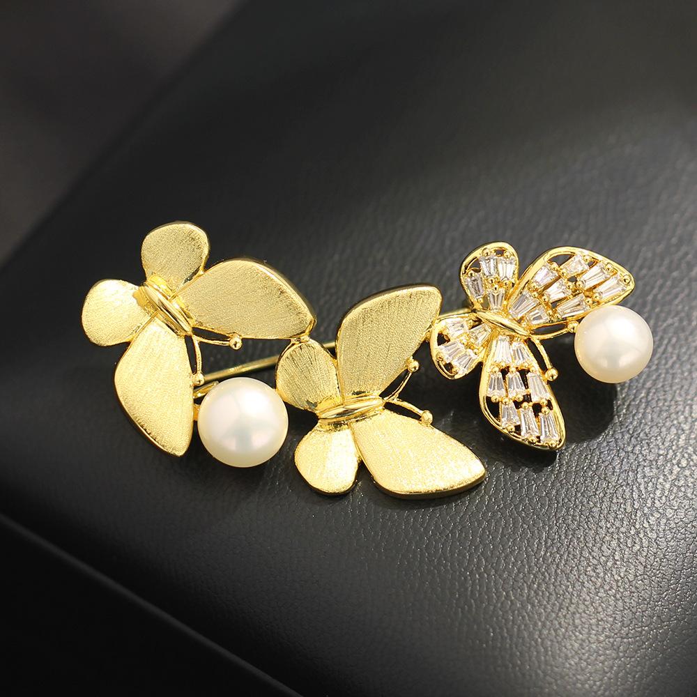 Light luxury, high-end sense, three butterflies, gold brushed craft brooch, slightly inlaid with zircon, freshwater pearl, insect pin, female.
