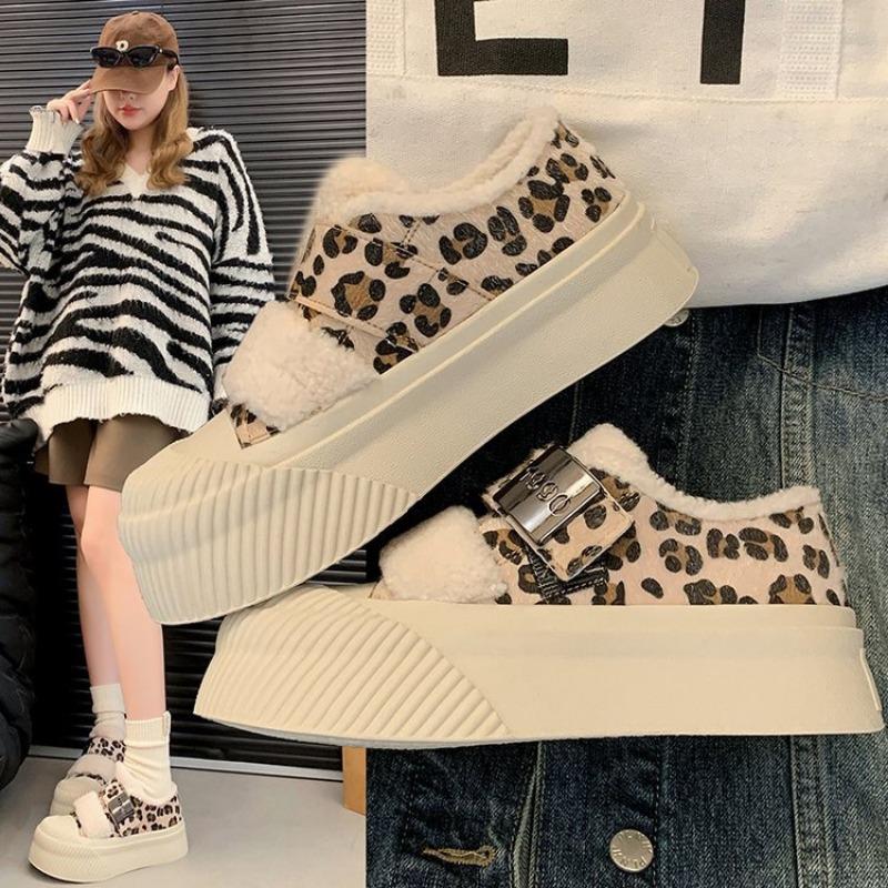 Модные женские зимние кроссовки с леопардовым принтом на толстой подошве 2024 года, удобные и теплые хлопковые туфли, спортивная обувь для отдыха и путешествий для женщин