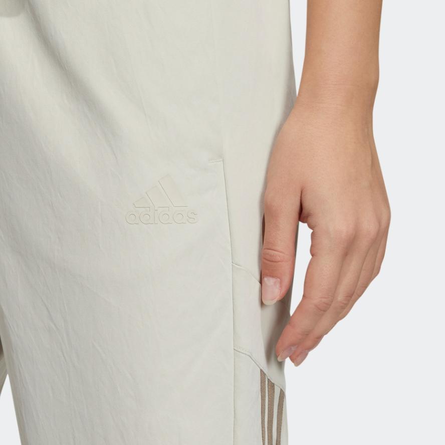 adidas Трикотажные брюки женские розово-белые HM7468