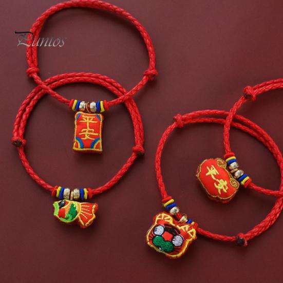 Ошейник для кошки Питомца Яркий цвет Регулируемый Дружелюбный к коже Износостойкий Ультралегкий Платье Собака Вверх Полиэстер Китайский Новый год Счастливый Красный Подвеска