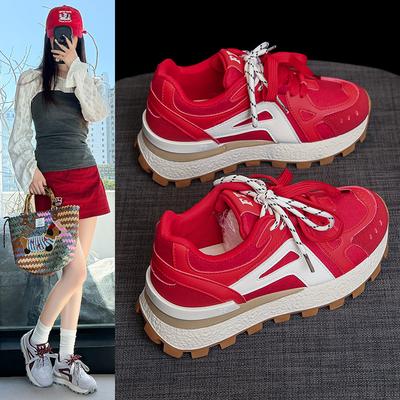 Красные тонкие немецкие тренировочные туфли женские с внутренней высотой 6 см весенне-осенние на толстой подошве универсальные маленькие трендовые спортивно-повседневные туфли