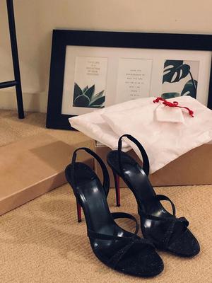 Мода 2025 Новые Летние Черные Блестящие Туфли на Высоком Каблуке для Женщин, Сексуальное Свидание, С Открытым Носком, Тонкий Каблук, Сандалии с Прямым Ремешком