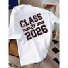 Европейские размеры Свободная футболка с коротким рукавом с надписью 'CLASS OF 2026' на деревянном фоне, идеально подходит для сезона выпускных