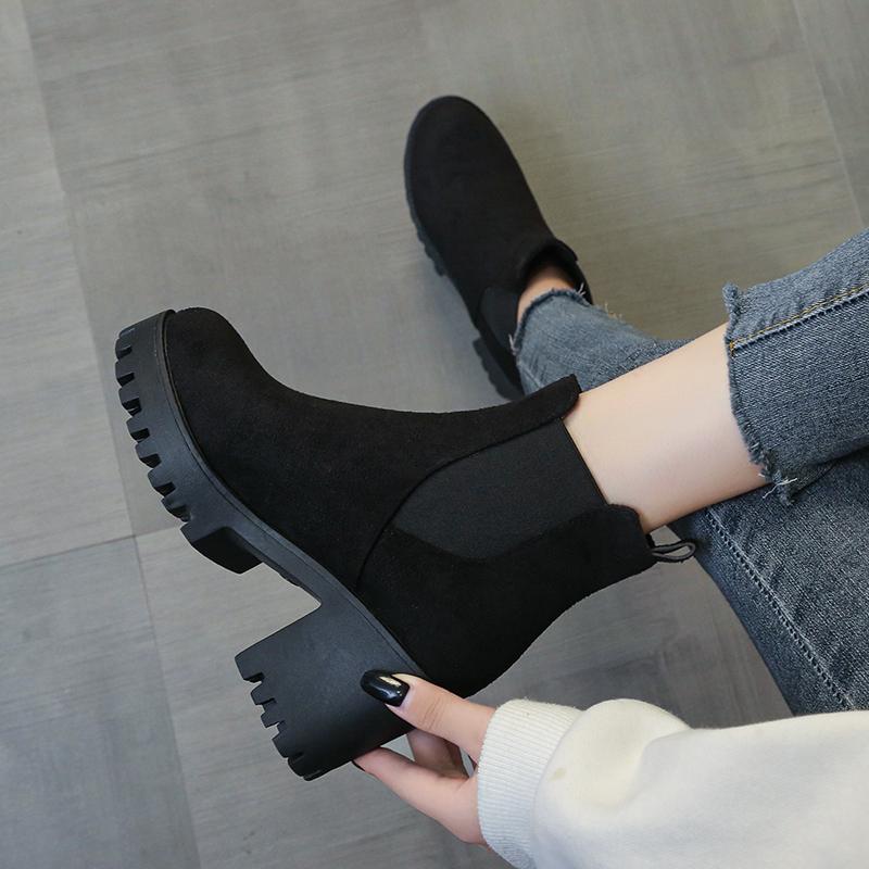 Осенние женские замшевые ботильоны с модными металлическими украшениями, утягивающие короткие ботильоны, осенне-зимние женские туфли на толстом каблуке