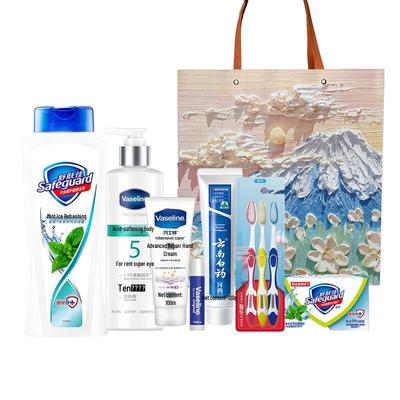 Подарочный набор Safeguard Holiday для личной гигиены