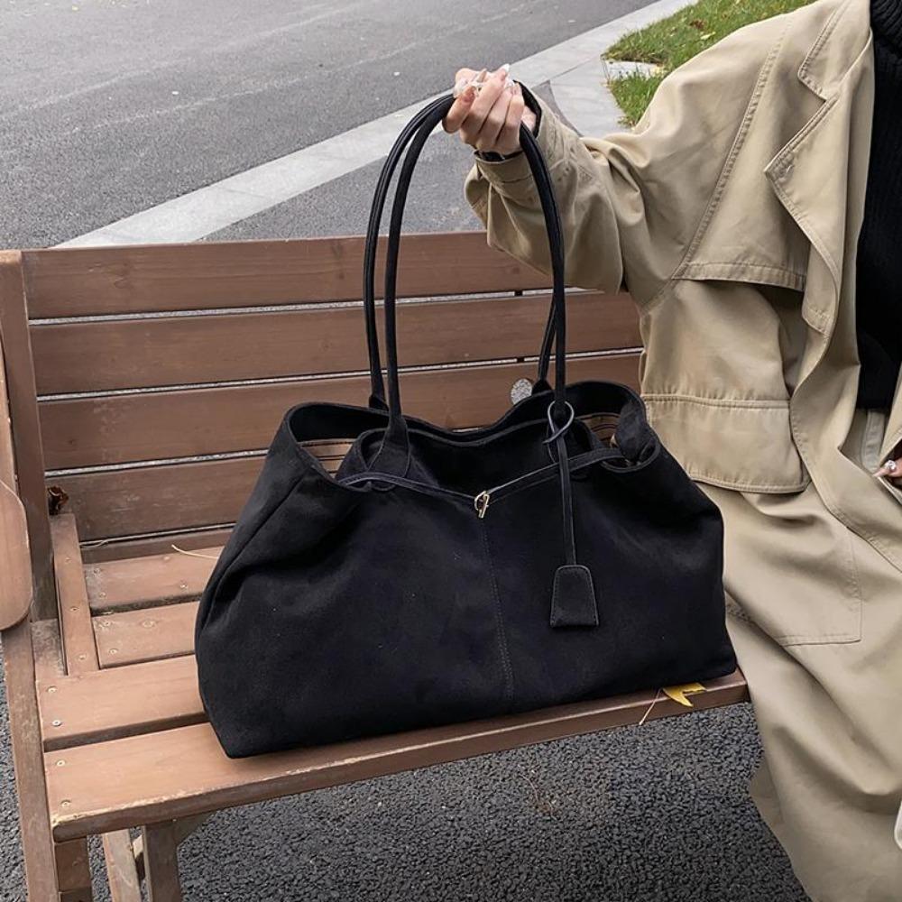 An Autumn and Winter-themed Matte Suede Single-shoulder Handbag, Which Is Casual and Versatile, with a Large Capacity and Designed As a Tote Bag.