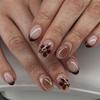 Короткие круглые кончики для французского маникюра с цветочным дизайном