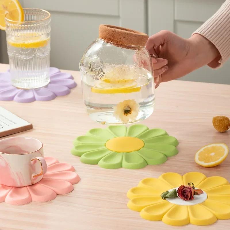 1Pcs Flower Heat Resistant Silicone Mat Drink Cup Coasters Non-slip Pot Holder Table Placemat Kitchen Accessories Coasters Pads