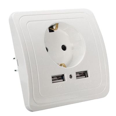 Внутренняя розетка евростандарт с двумя USB портами.