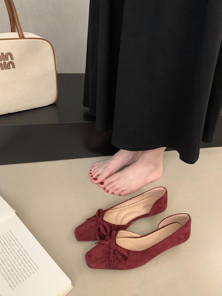 2025 autumn new shallow mouth single shoes Korean version temperament bow small square head side empty not tired feet women's shallow mouth single s