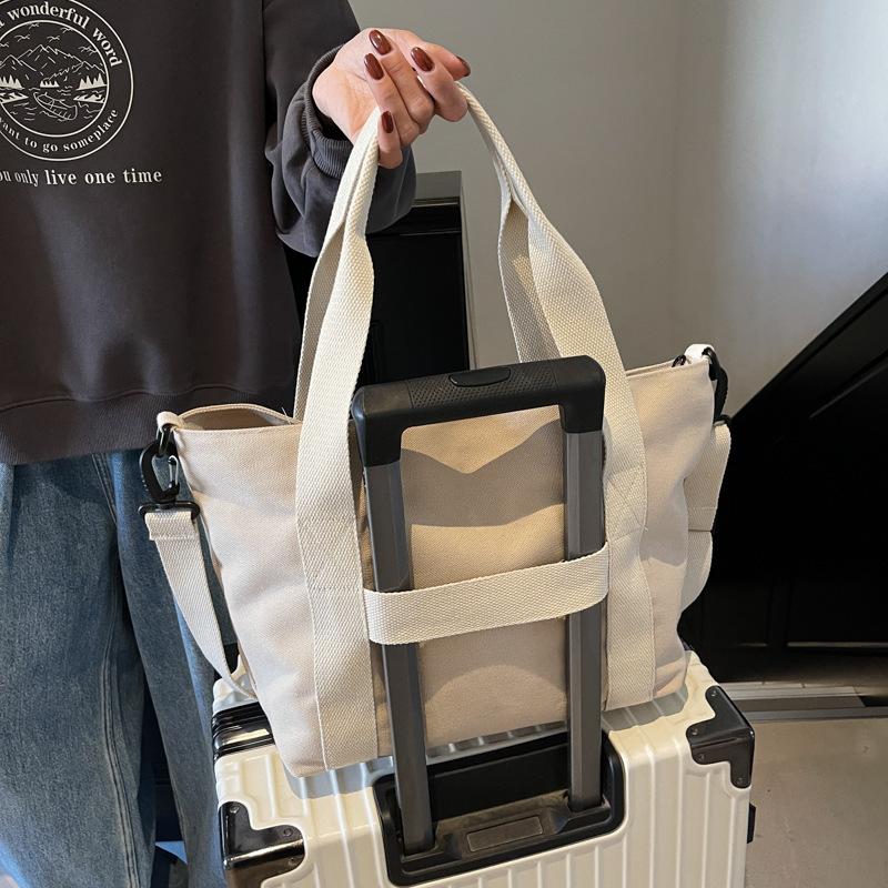 Большая вместительная тисненая сумка-тоут с буквами 2025 новая корейская версия маминой сумочки универсальная однотонная сумка через плечо модная