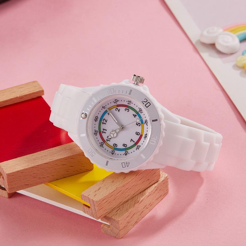 Унисекс Радужные Силиконовые Кварцевые Часы - Многоцветные Модные для Мужчин и Женщин