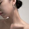 Mouvebament White drop earring_Silver 925