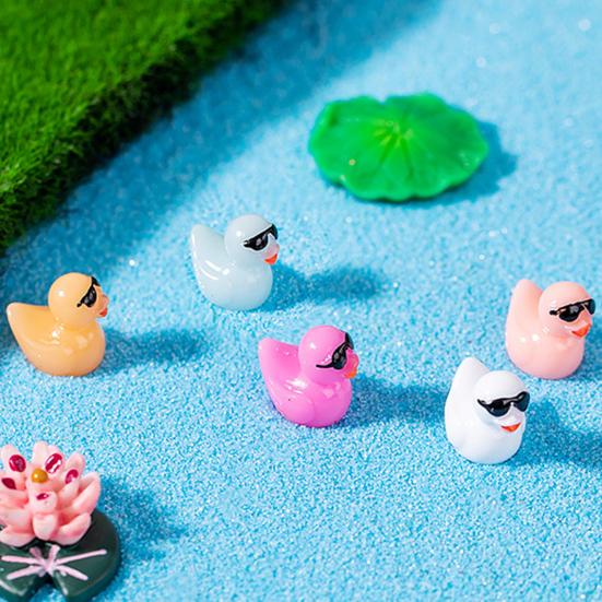 100Pcs Mini Sunglasses Duck Figurine Luminous Miniature Cartoon Duck Ornament DIY Microlandscape Fairy Garden Animal Resin Statue Decoration