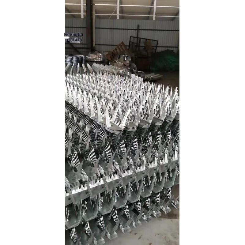 Антивандальные шипы для защиты труб