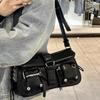 SHELKSBAG Винтажный Стиль Женские Сумки на Плечо Мотоциклетная Сумка Новая 2026 Городская Мода Качество Черная ПУ Кожа Панк Сумка Через Плечо