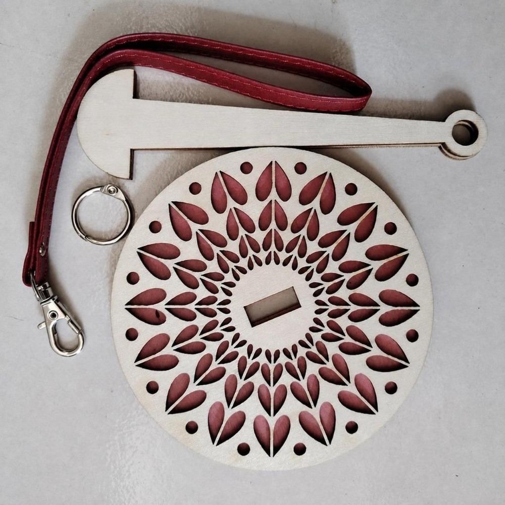 Wrist Strap Portable Yarn Holder Wooden Anti-Tangle Yarn Holder For Sewing Craft