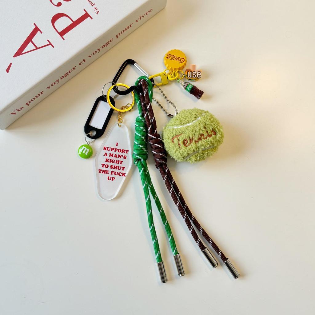 Плюшевый брелок для теннисной сумки Miu: Нишевый дизайн с брелоком из плетеной веревки