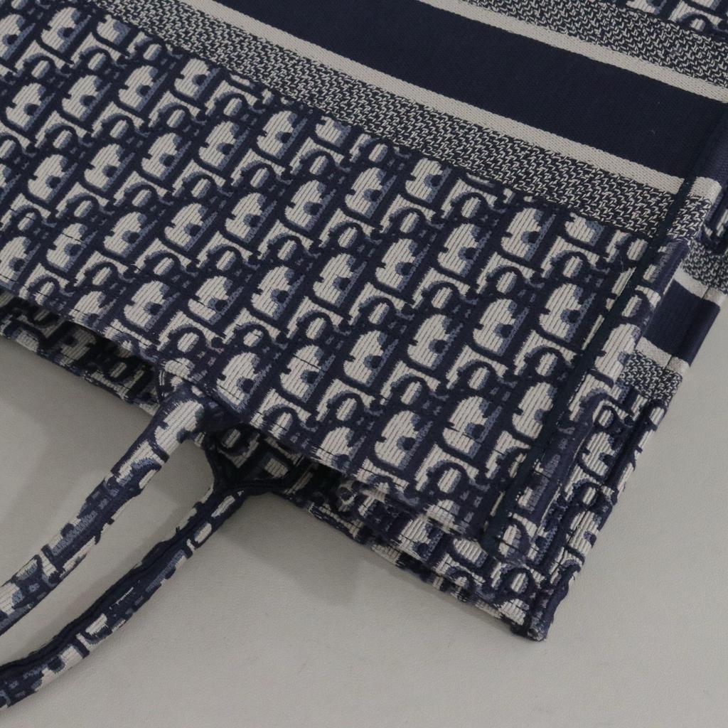 [Pre-Owned] Book Tote Hand-Embroidered Monogram Large Capacity Canvas Tote Bag - Excellent #1JRC2QE