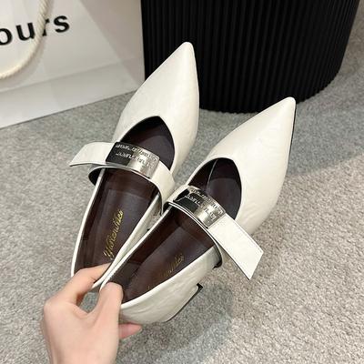 Модная женская обувь на низком каблуке Весна Новая Остроносая С мелким вырезом Металлическая пряжка Мягкая подошва Нескользящая Обувь с низким верхом