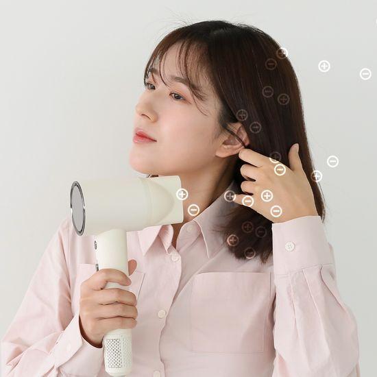 Mooas Super Plasma BLDC Hair Dryer BASIC Low-Noise Dryer (Light Beige/Soft Pink)