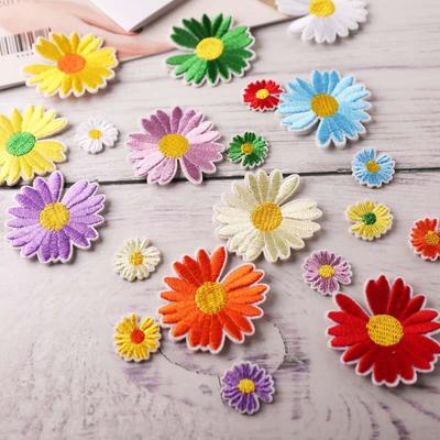 Самоклеящаяся нашивка с вышивкой Yixiu Small Daisy для украшения одежды