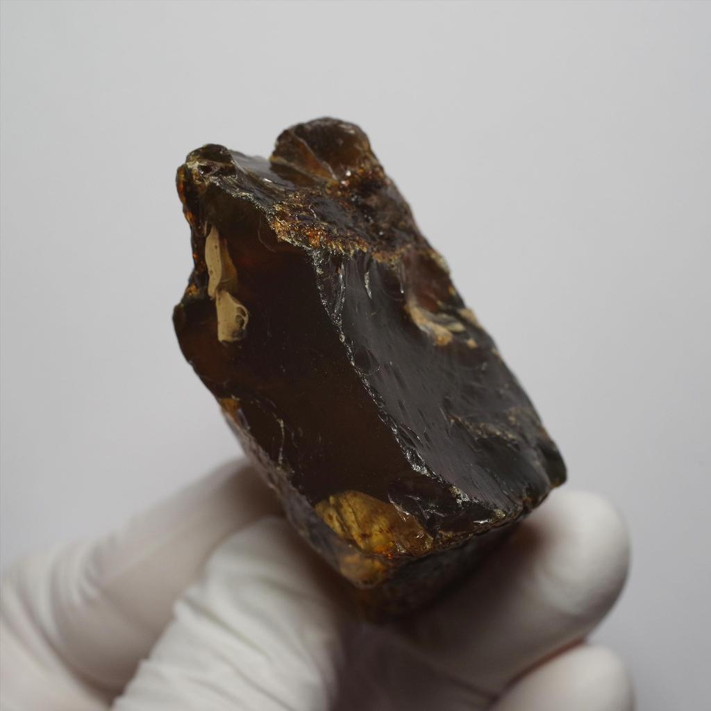 Stone Natural Fossil Blue Fluorescent Amber from Indonesia of a Rough [N2 Natural] (blue Amber) - (29 "one Kind" Stone Approx. 29g, 64x42x28mm)