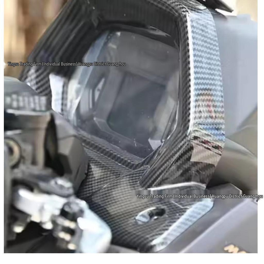 Накладка на приборную панель Yamaha NMAX 2025 с текстурой под карбон