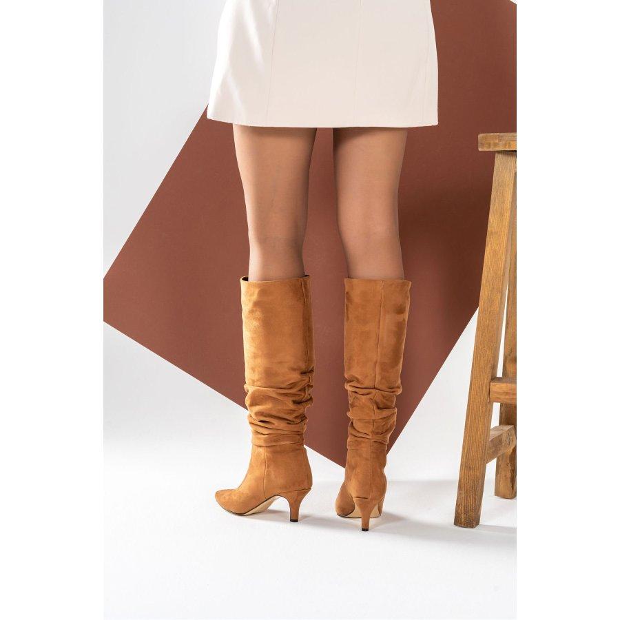 Женские замшевые высокие сапоги на среднем каблуке