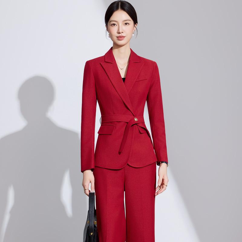 Элегантный женский костюм-блейзер с длинным рукавом: Современный, Роскошный, Стройнящий, Повседневный, Идеальный для Рабочего места или Проведения Мероприятий.