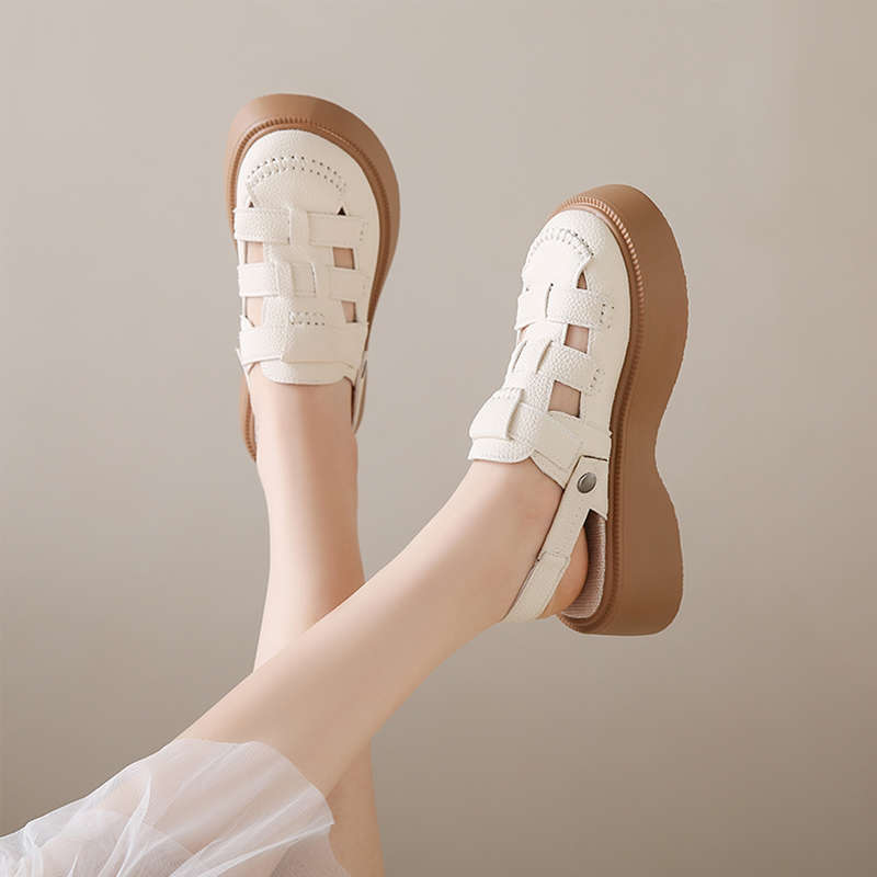 2024 Женские сандалии Лето Новая мода Мягкая кожа Baotou Женские ретро полые толстые подошвы плетеные удобные пляжные тапочки