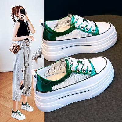 Белые туфли для женщин Ins модные летние новые универсальные сетчатые дышащие туфли-буфы с толстой подошвой, увеличивающей рост стелькой для папы