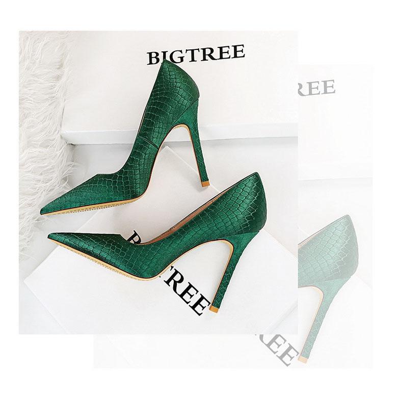 Европейская и американская мода, пикантные тонкие высокие каблуки, атласные туфли с острым носком и рыбьей чешуей